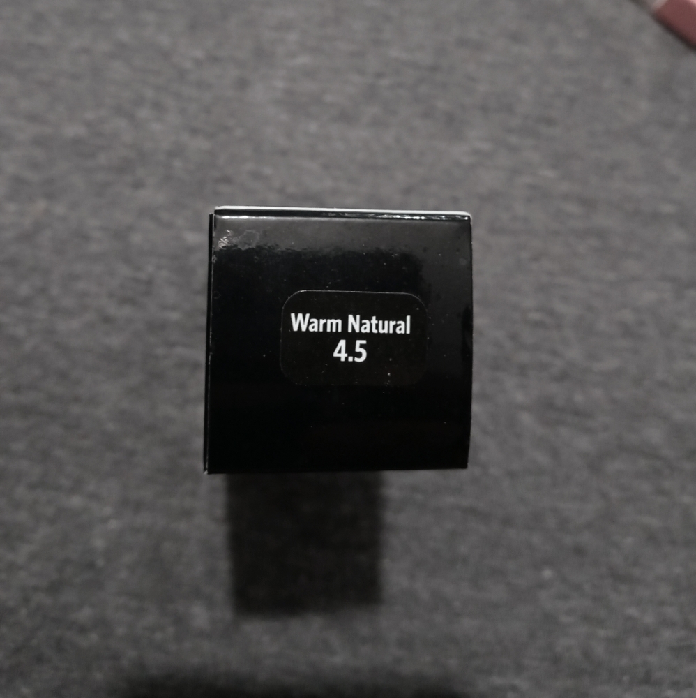 Bobbi Brown Luminous Moisturizing Treatment Founda